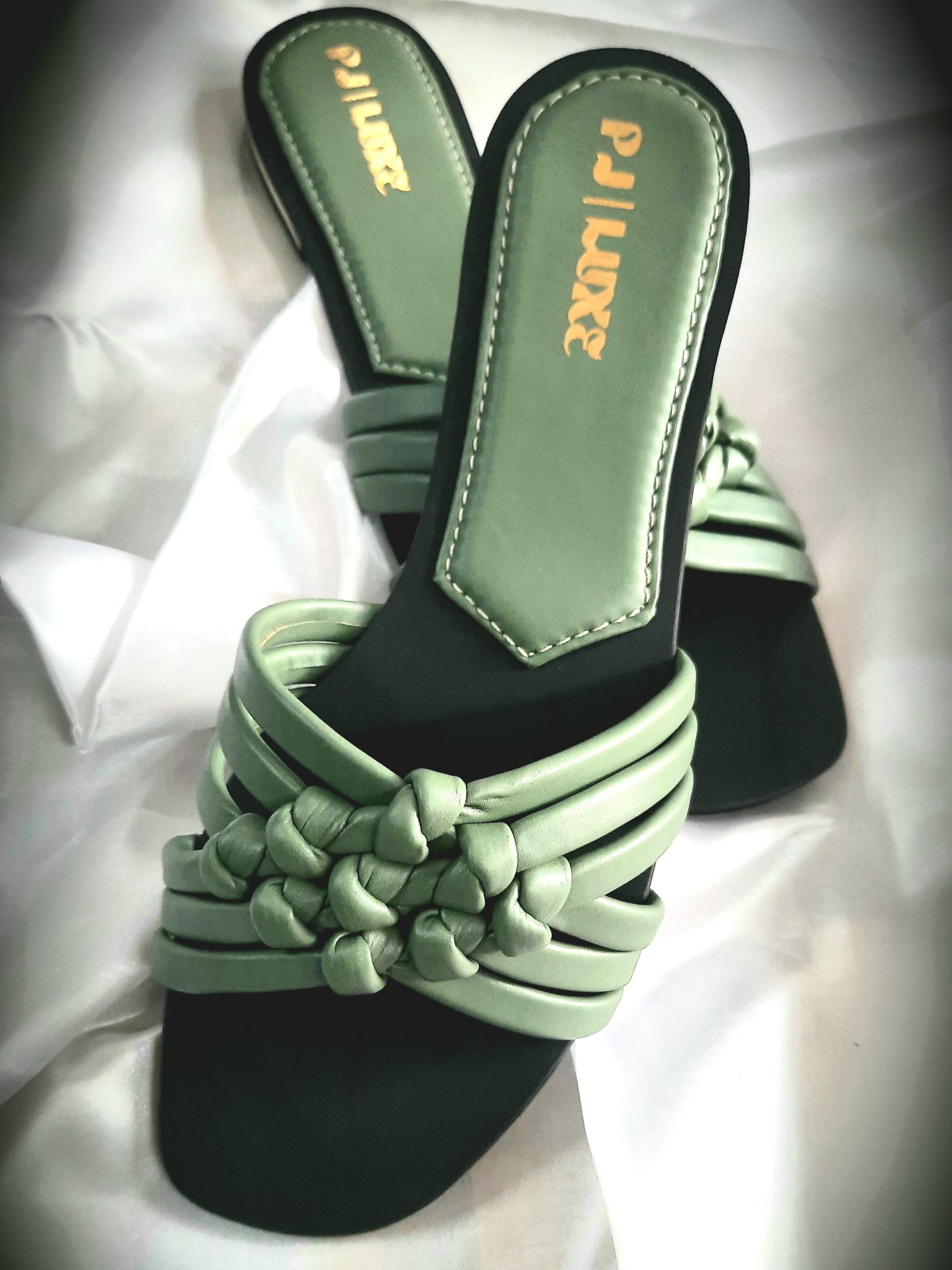 grassy weaved slide - 18120619 - Standard Image - 2