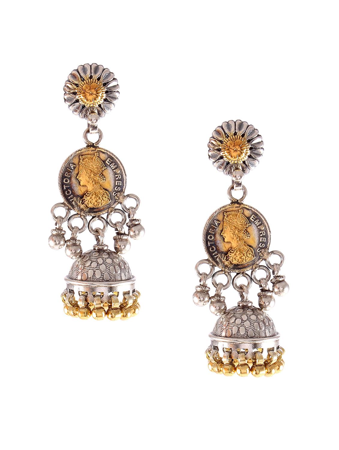 handcrafted gold earring - 18137953 - Zoom Image - 0