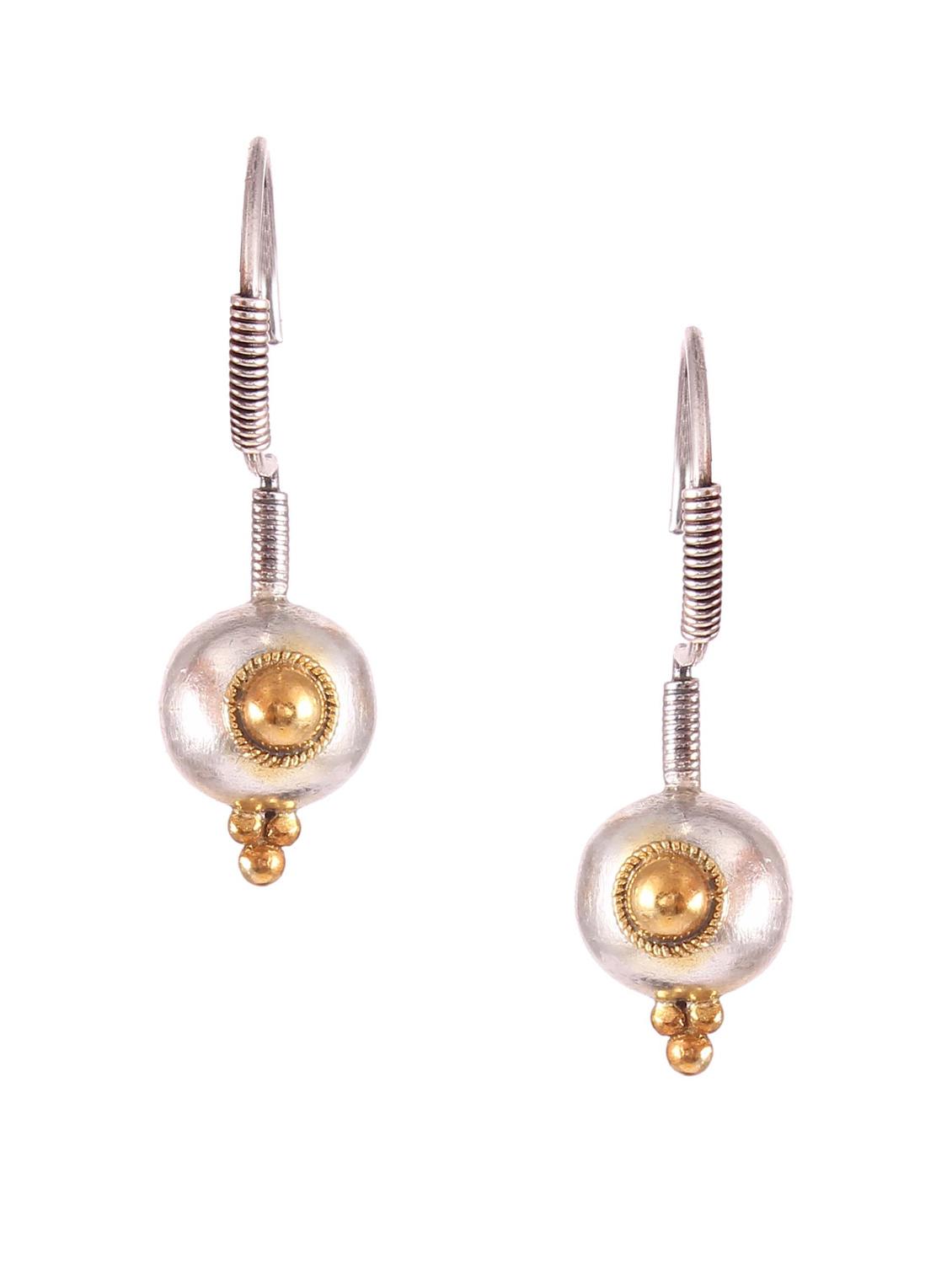 handcrafted gold earring - 18137968 - Zoom Image - 0