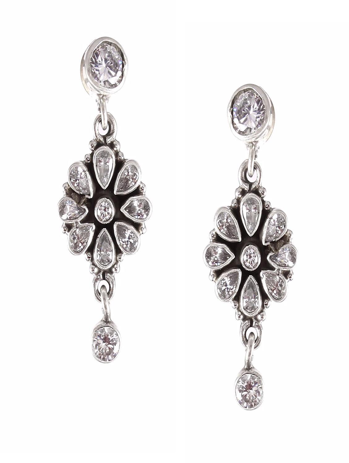 white silver studs earring - 18137976 - Zoom Image - 0