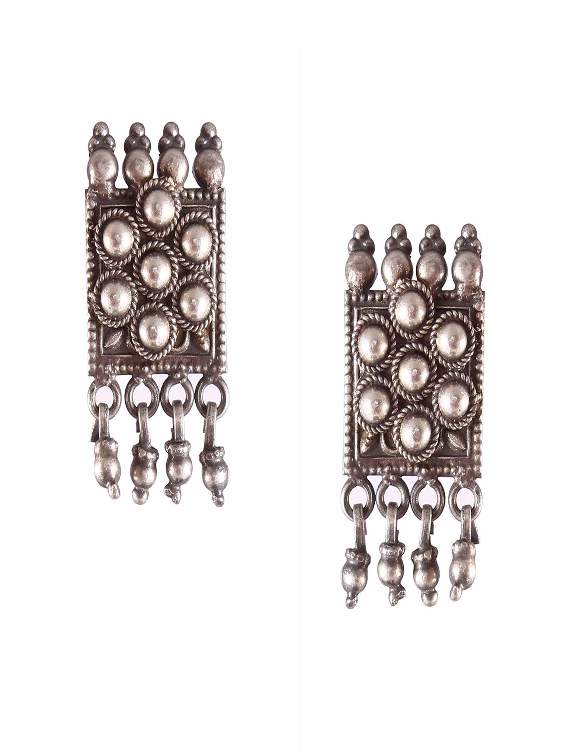 handcrafted embellished earring - 18137986 -  Zoom Image - 0
