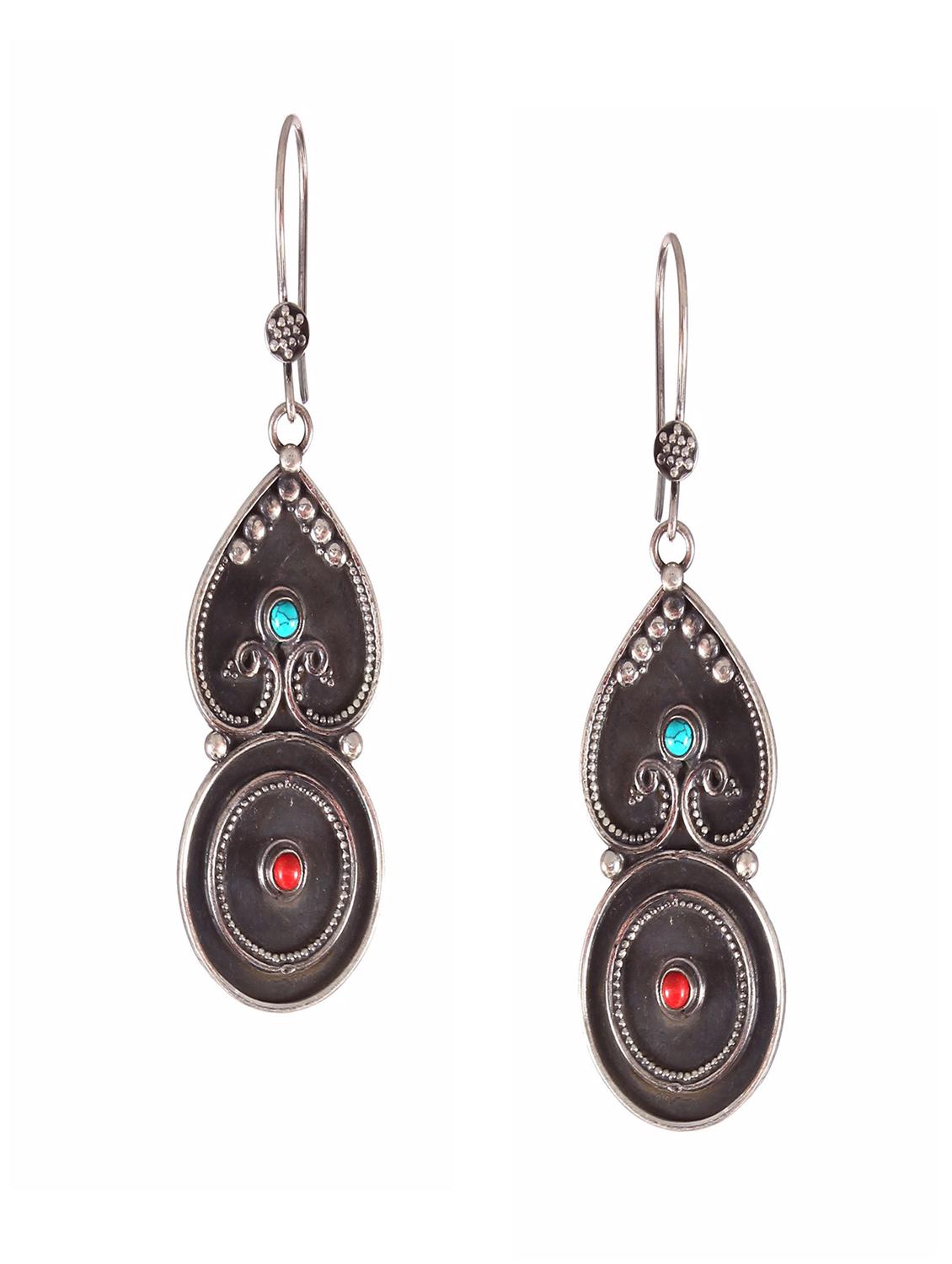 handcrafted embellished earring - 18137996 -  Zoom Image - 0
