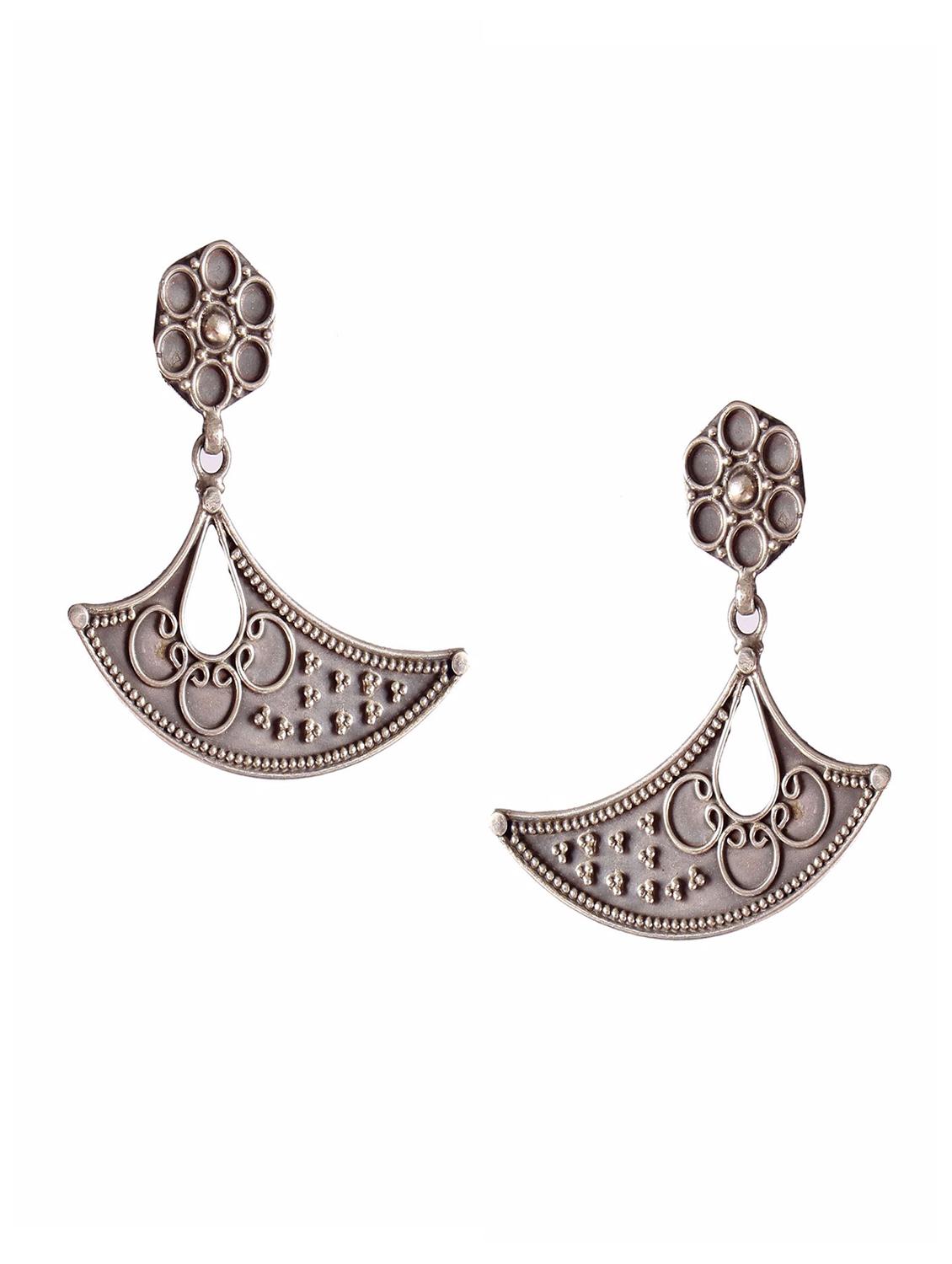 handcrafted embellished earring - 18138001 -  Zoom Image - 0