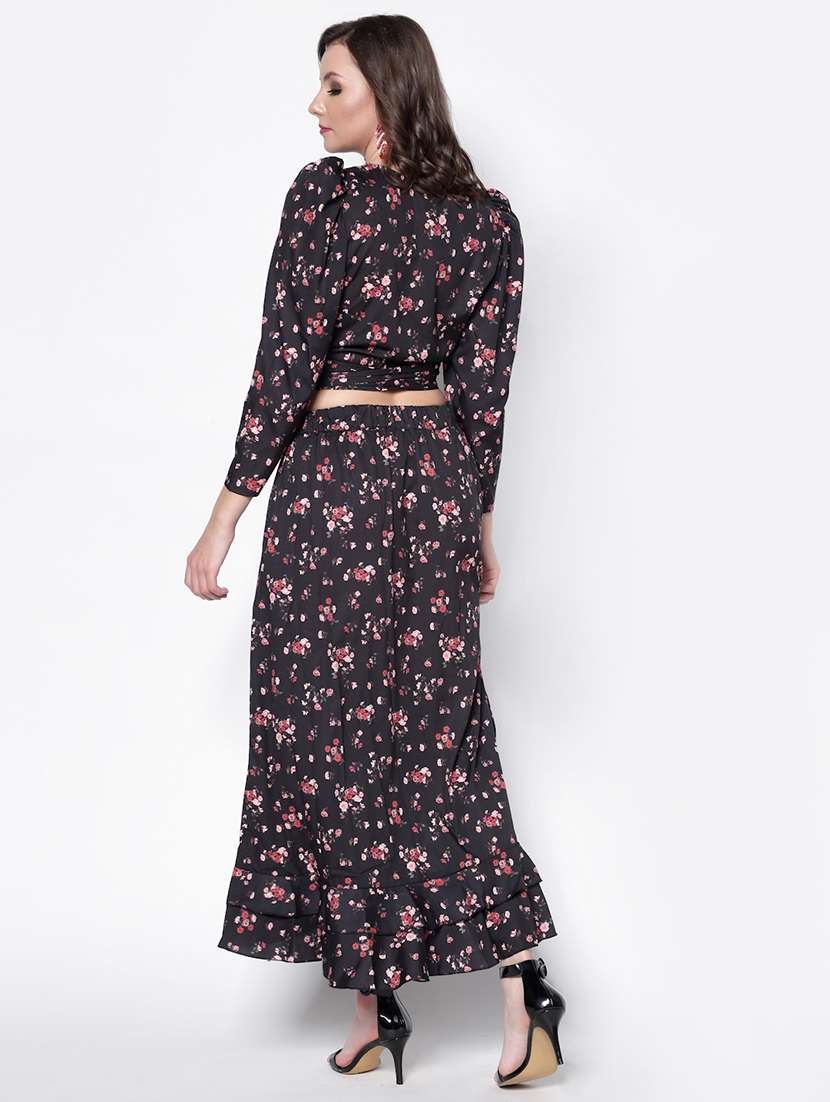 floral crop top with skirt set - 18181766 -  Standard Image - 2