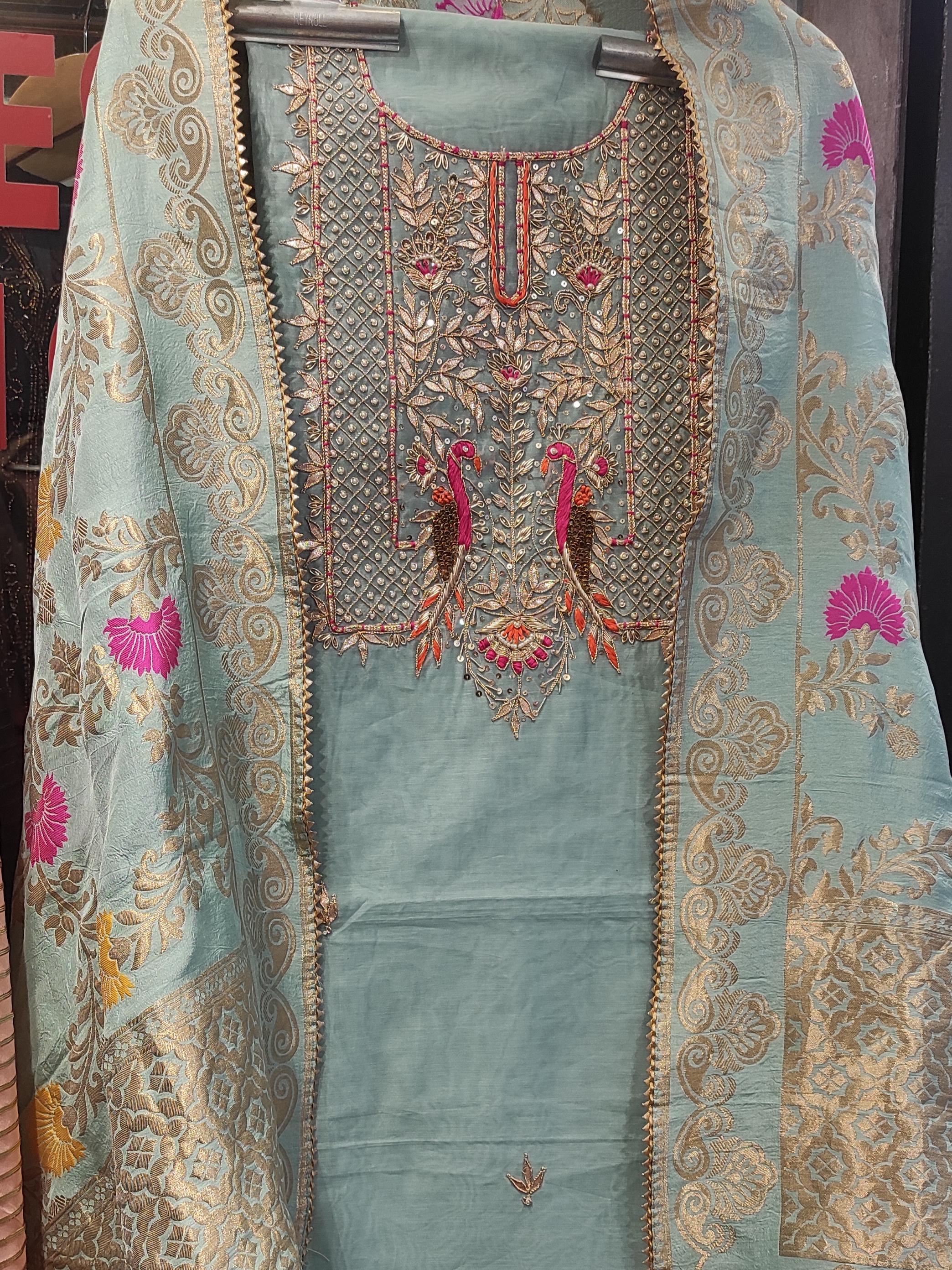 understand suit - 18185024 - Standard Image - 2