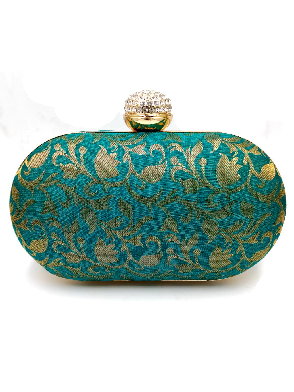 this is the perfect clutch to - 18189049 - Zoom Image - 0