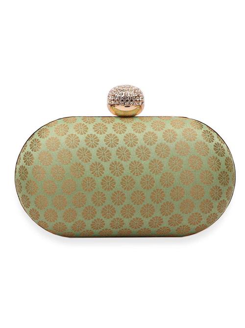 this is the perfect clutch to  - 18189050 -  Standard Image - 0