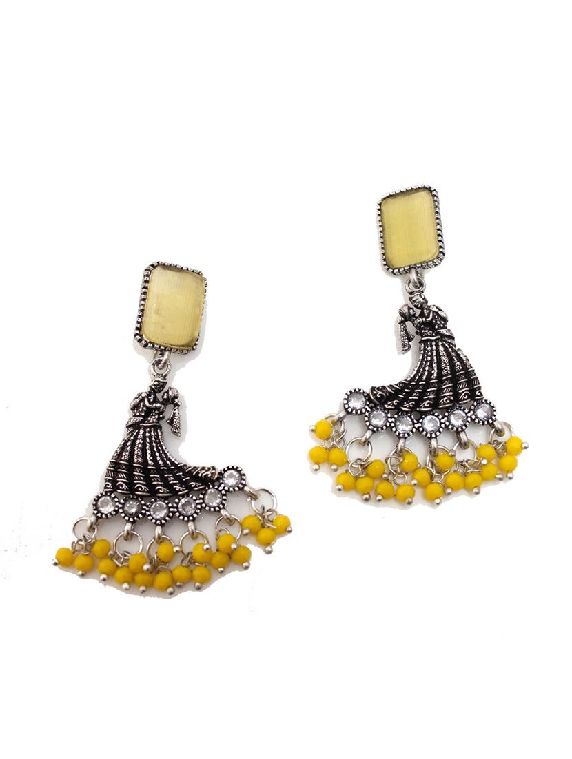 yellow metal necklaces and earring - 18189142 - Standard Image - 2