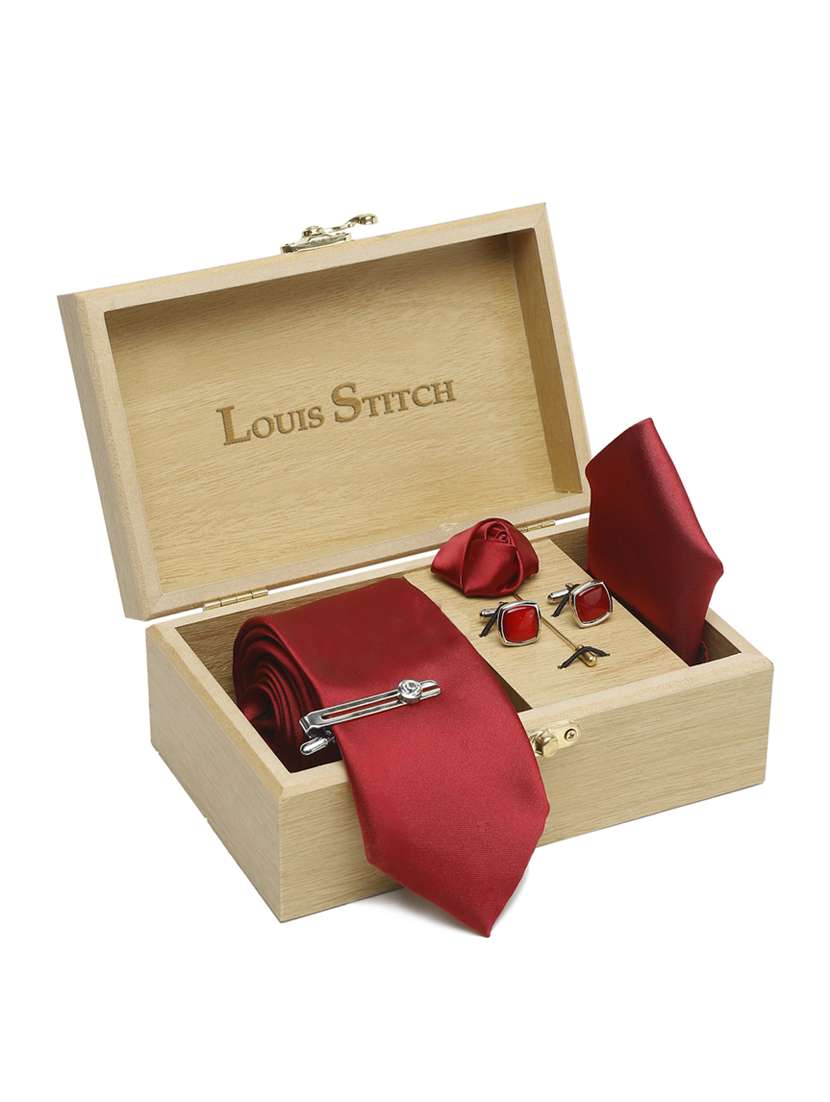 maroon feel silk that is soft, rich in colour and beautiful to feel. the stitching thread are well finished. premium heavy quali interlining gets a perfect knot everytime. loved worldwide for sle ty