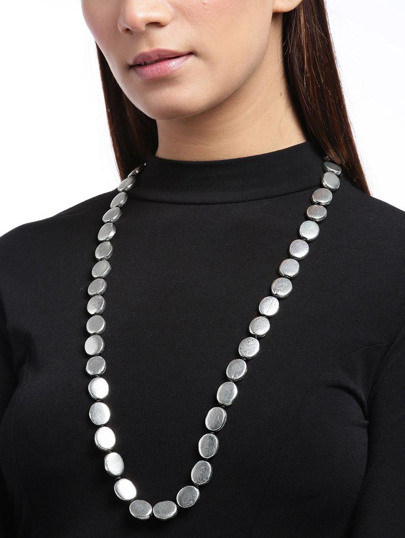 silver metal necklace - 18199077 - Standard Image - 2