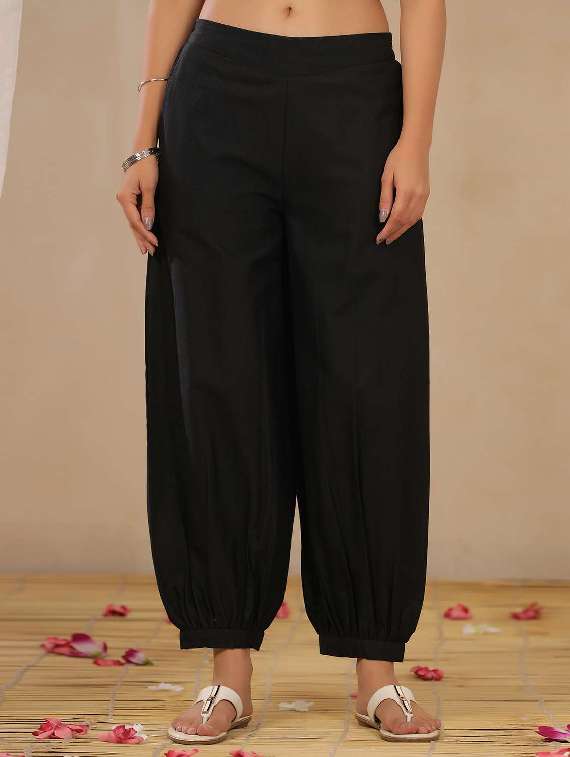 women solid mid rise harem pant