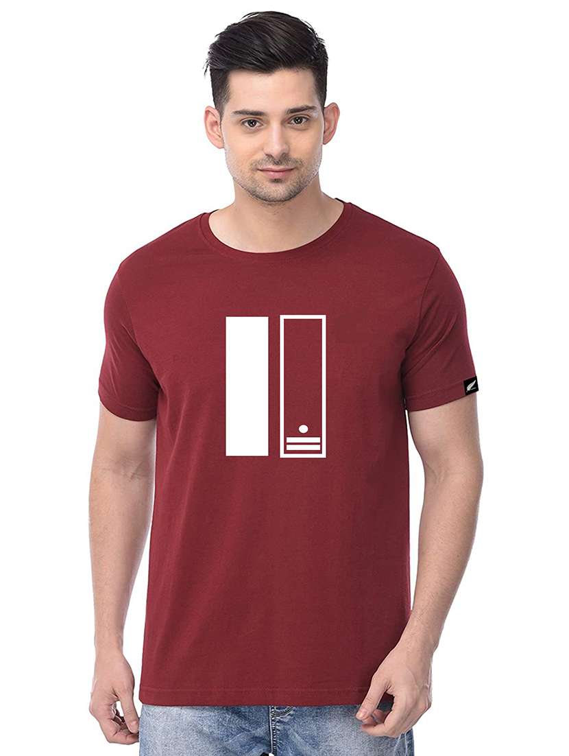 maroon chest printed t-shirt