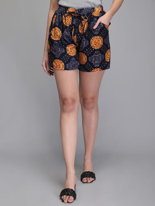 mid rise printed short - 18283351 - Standard Image - 0