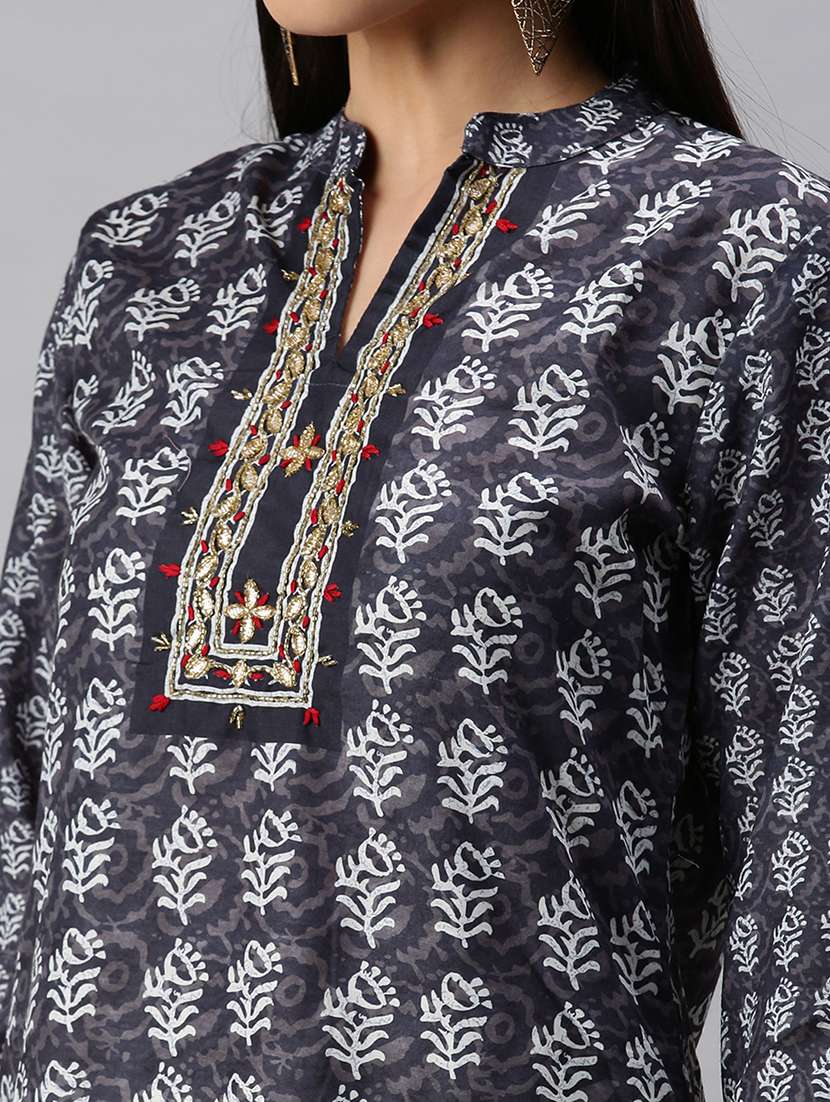women grey batik kurta pant set with dupatta - 18285540 - Standard Image - 2