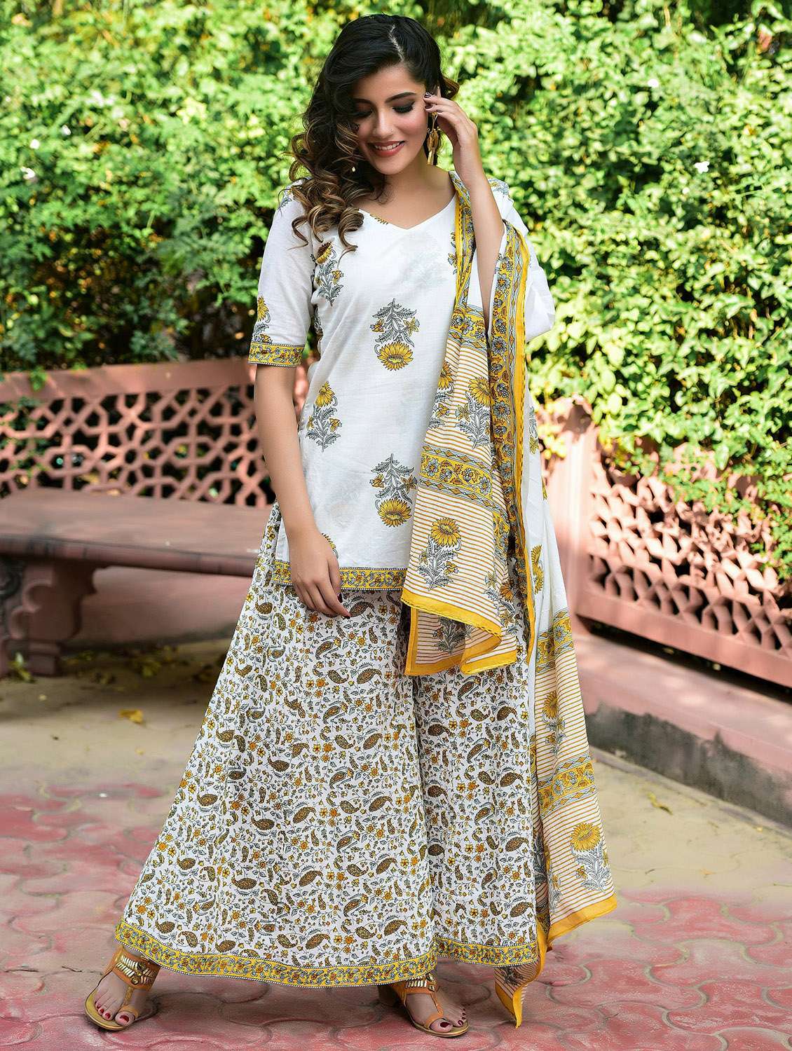 women white short sleeve kurta palazzo with dupatta set - 18294462 -  Standard Image - 2