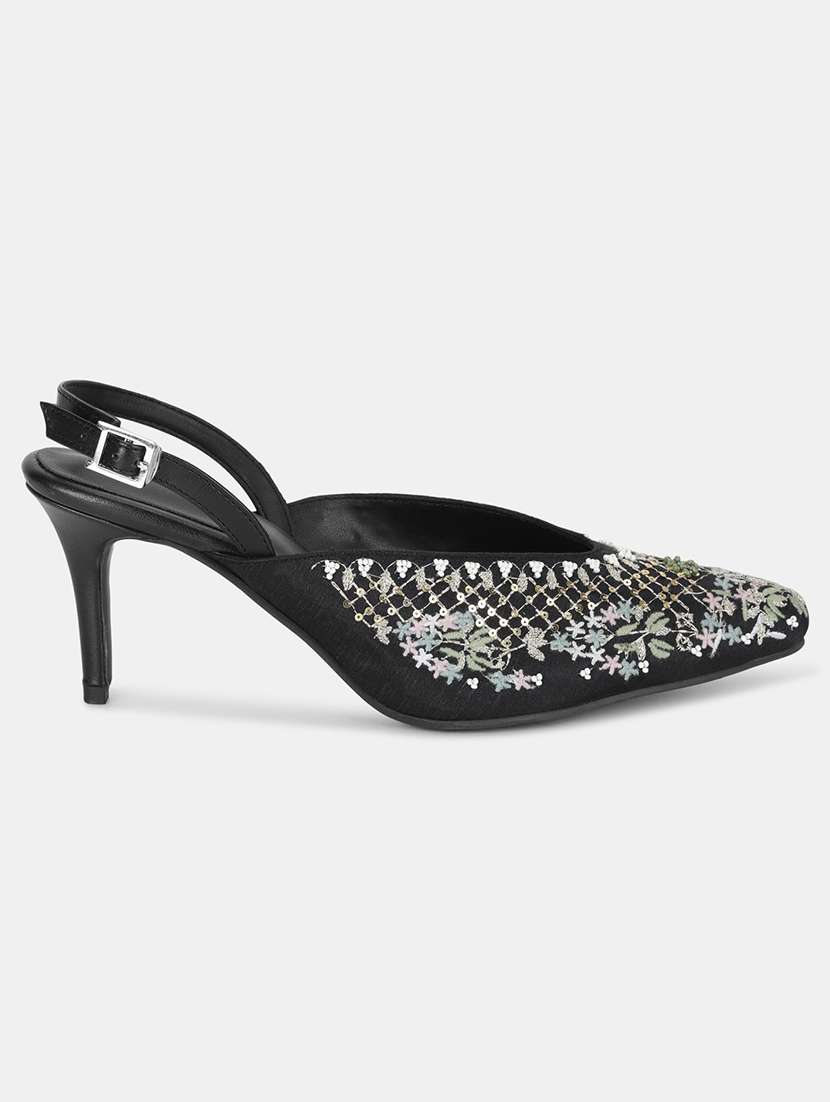 black embroided ethnic pump