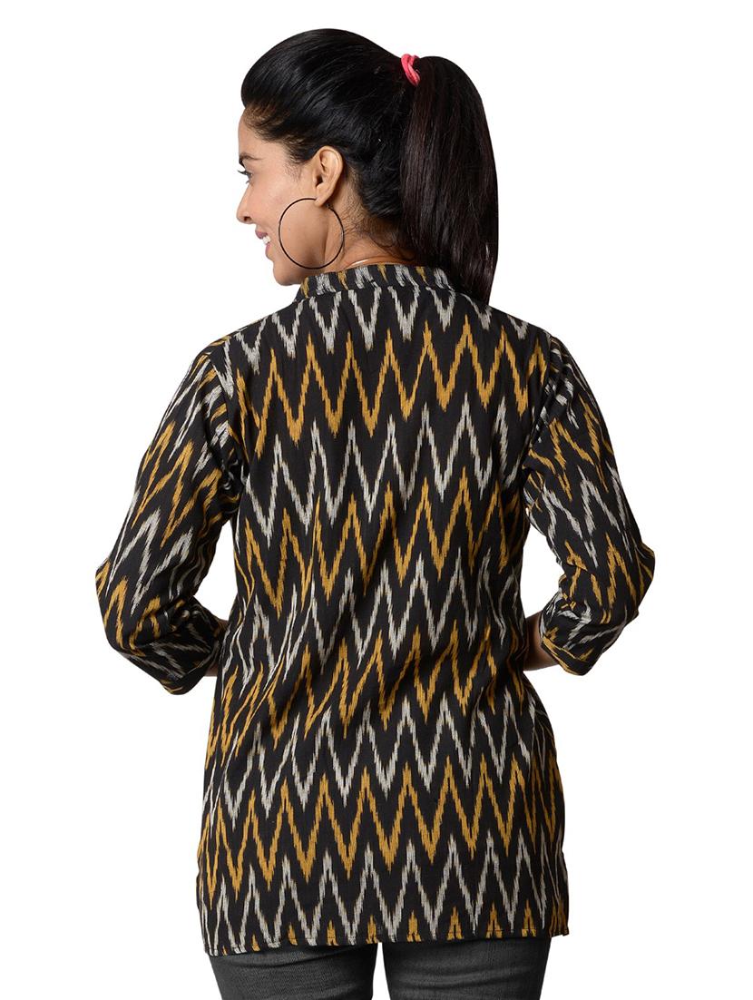 three quarter sleeved ikat printed regular top - 18305285 - Standard Image - 2