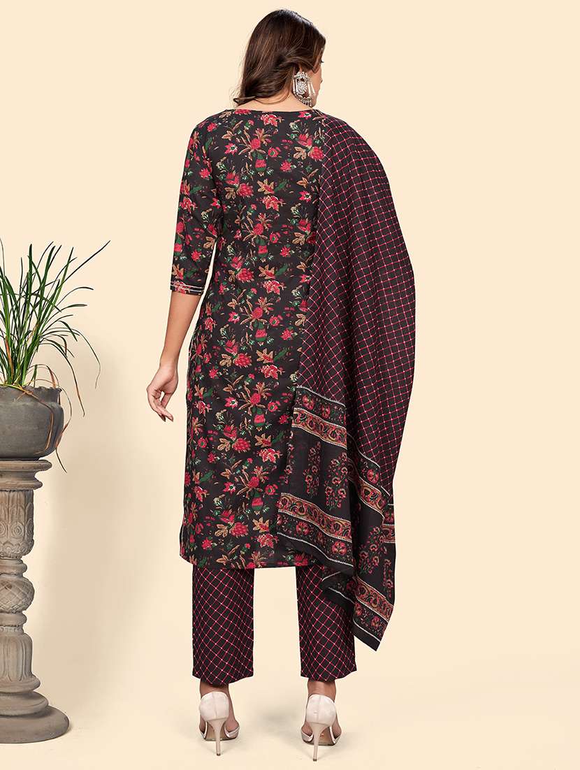 brown suit set - 18306234 -  Standard Image - 2