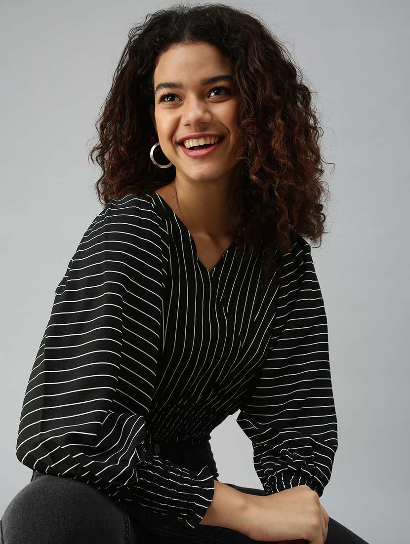 women's crop v neck top - 18310414 -  Standard Image - 2