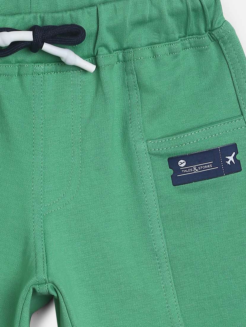 green solid three fourth - 18333380 -  Standard Image - 2