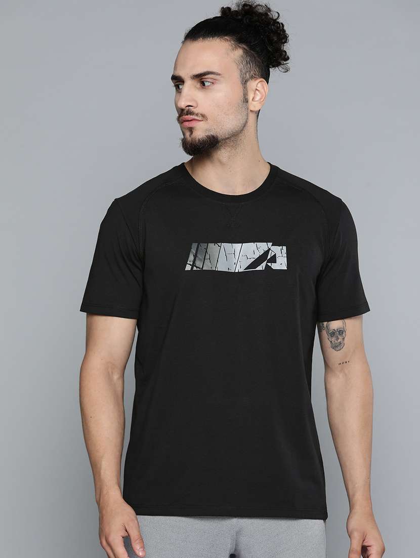 black chest print t-shirt