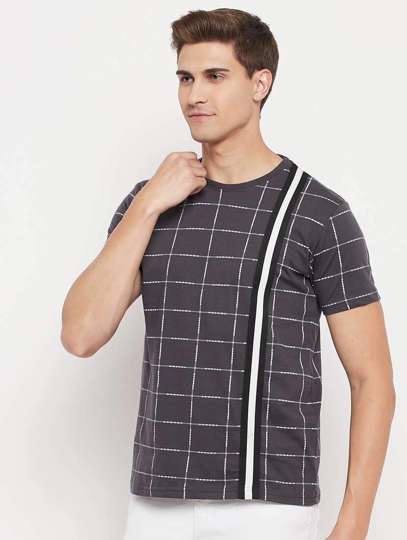 grey checkered t-shirt - 18344713 -  Standard Image - 2