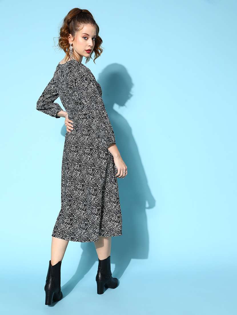 women's  floral dress - 18356957 -  Standard Image - 2