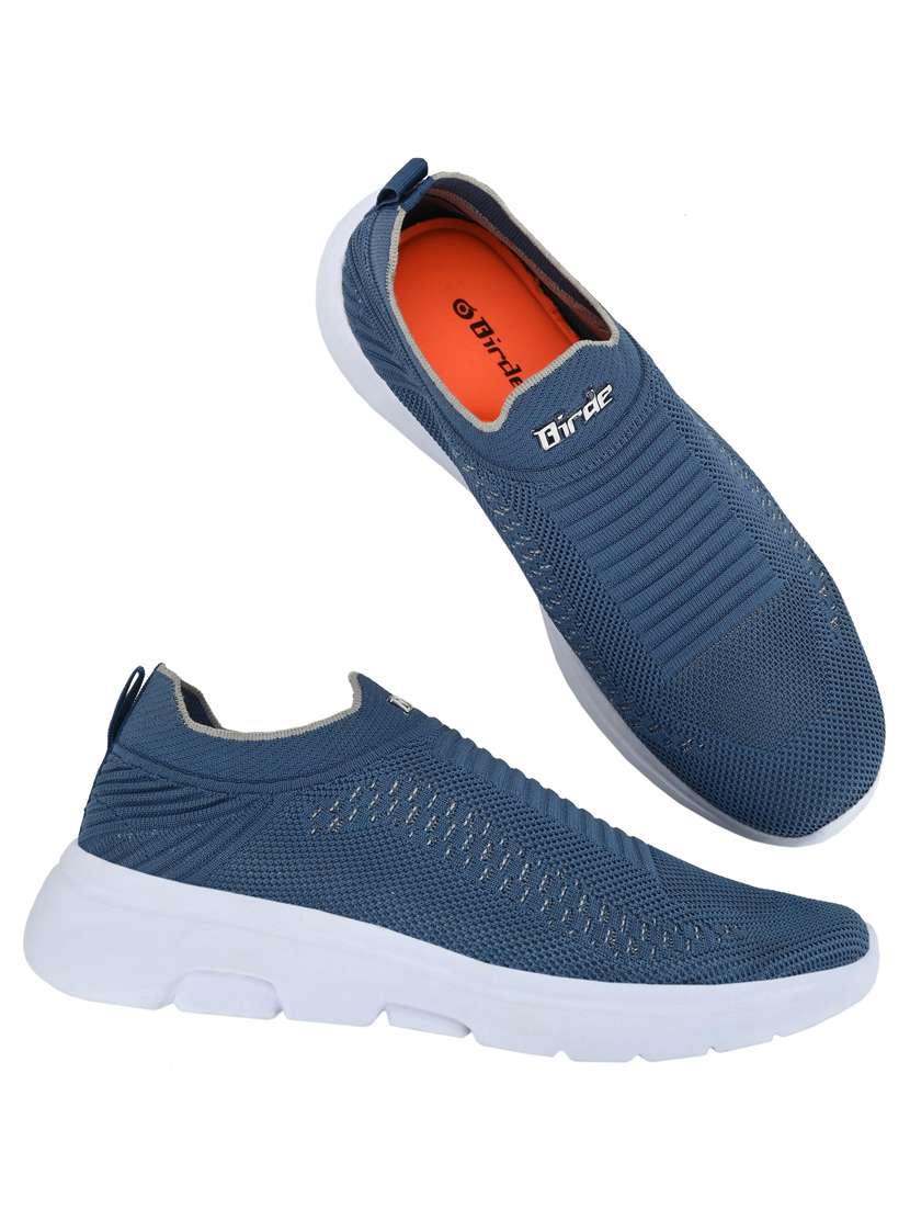 men slip on sport shoes - 18367339 -  Standard Image - 2