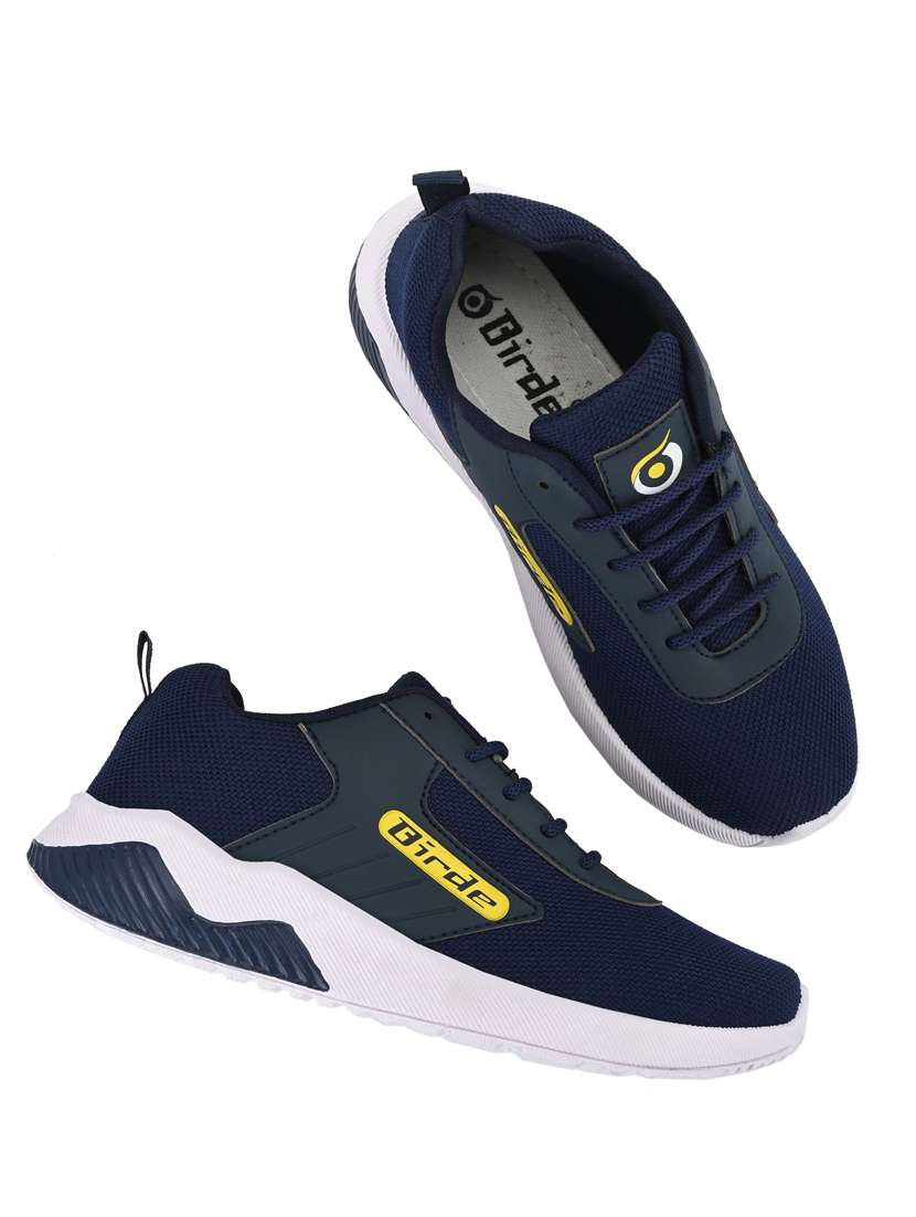 men lace up sport shoes - 18367395 -  Standard Image - 2