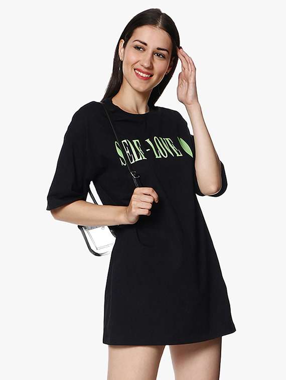 women's chest print crew neck t-shirt