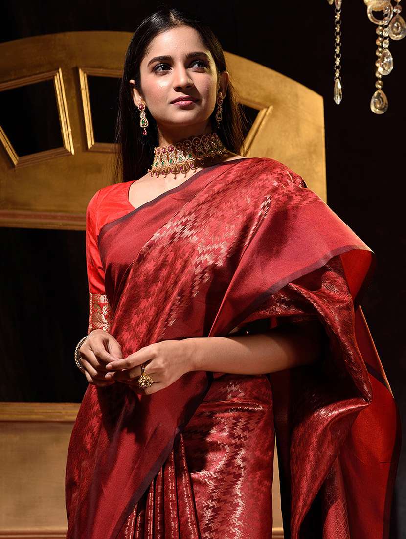 maroon silk blend banarasi saree with blouse - 18378112 - Standard Image - 2