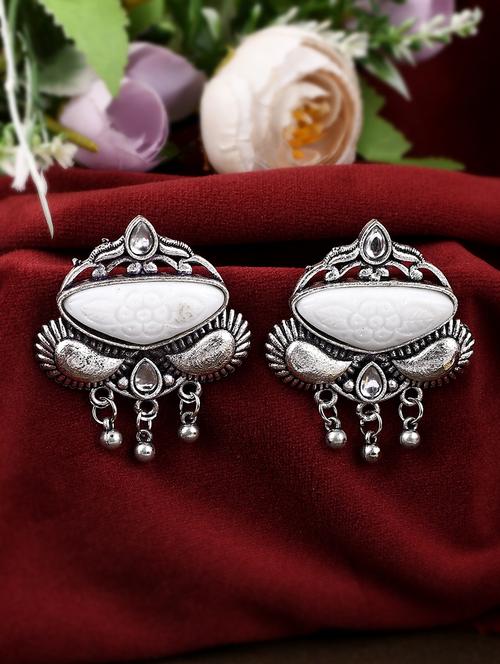 white brass studs earring - 18381346 -  Standard Image - 0