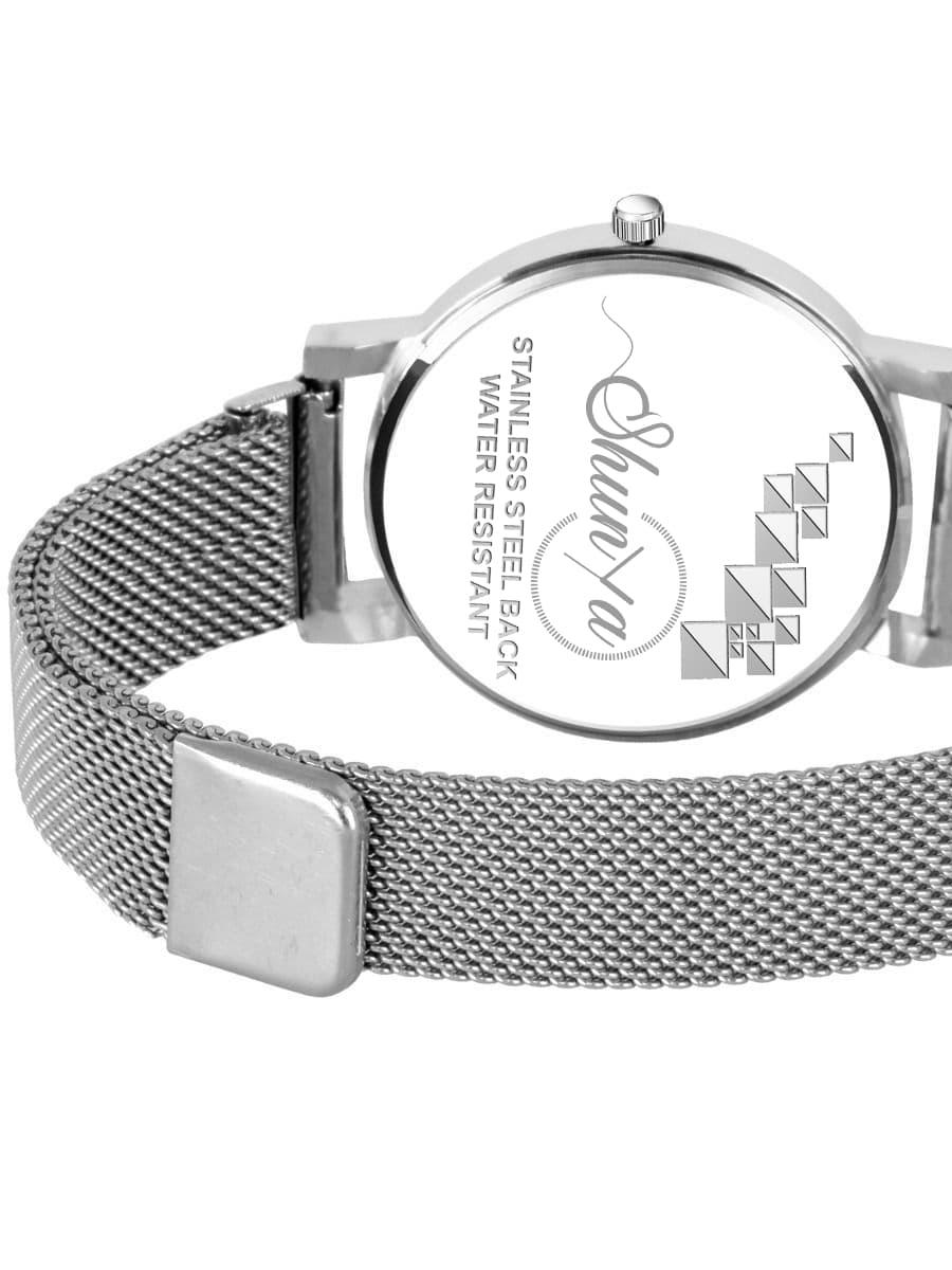 the watch dial has an analog - 18391614 - Standard Image - 2
