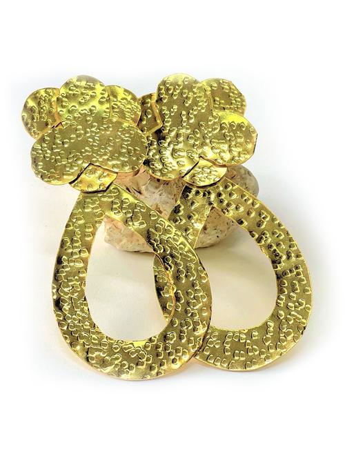 gold brass studs earring - 18414947 -  Standard Image - 0