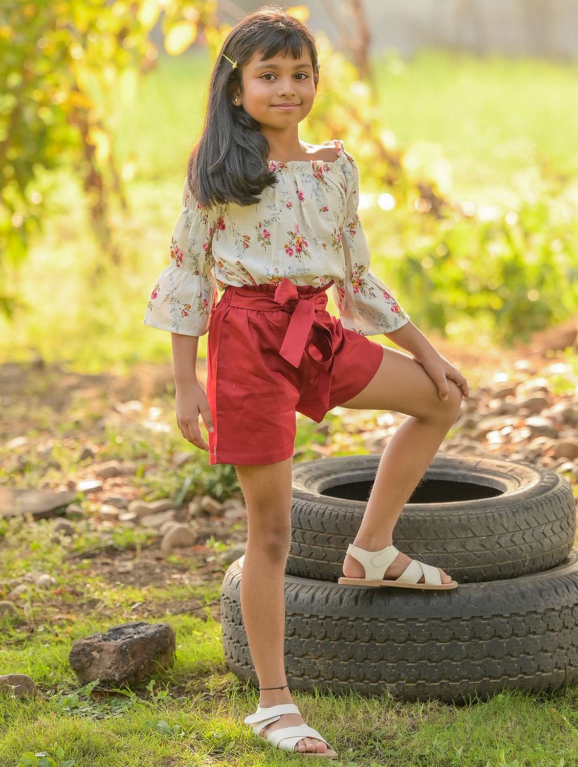 girls floral top with solid shorts set 