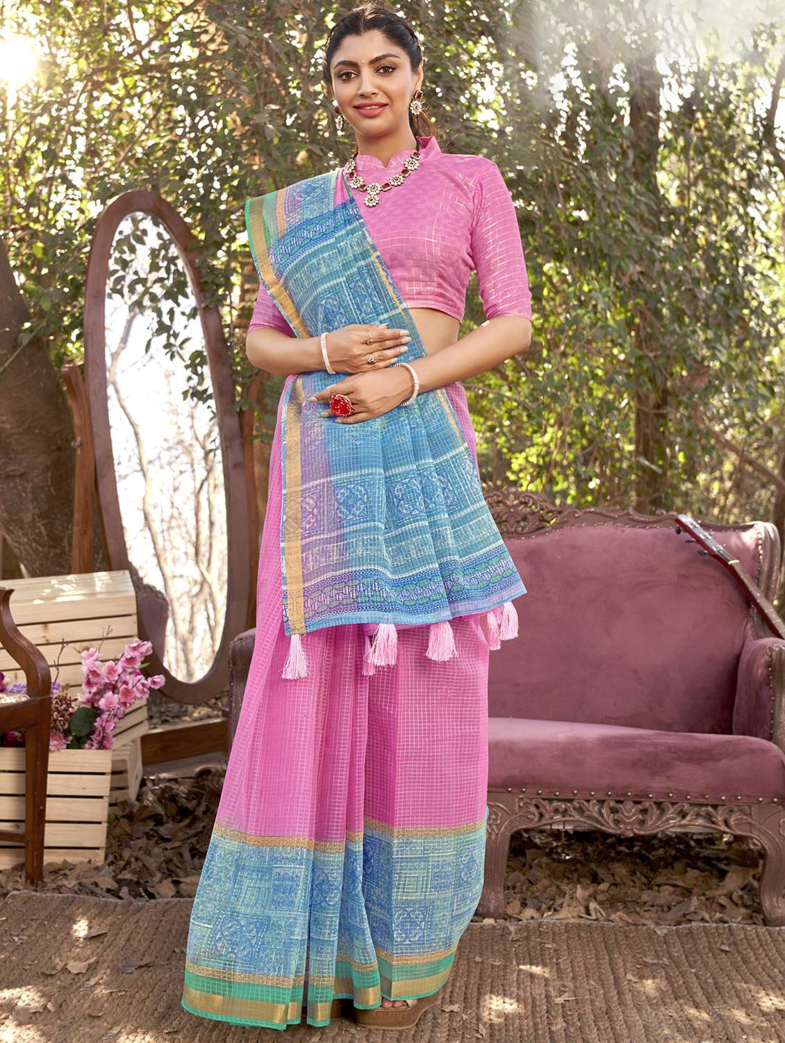 contrast bordered checkered saree