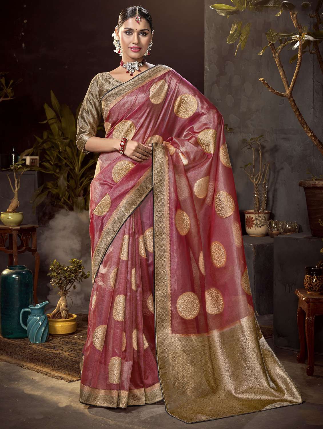 golden zari work handloom saree with blouse