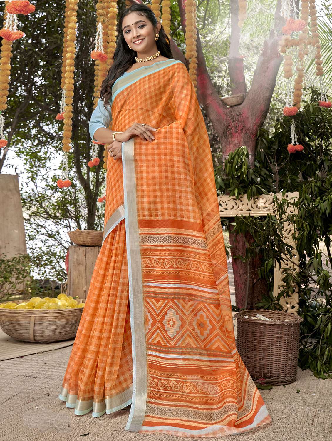 contrast bordered checkered woven saree with blouse
