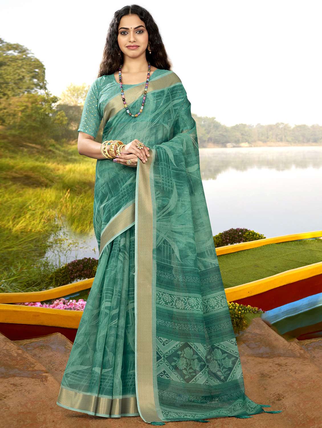 contrast bordered self design woven saree with blouse