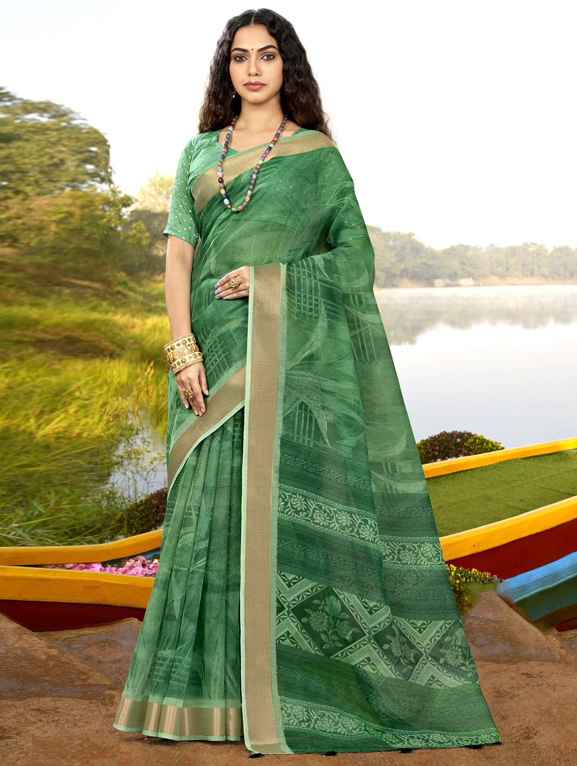 contrast bordered self design woven saree with blouse