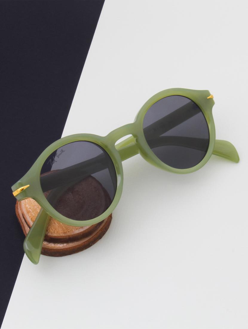 monsky round in grey sunglasses  - 18462431 -  Zoom Image - 0