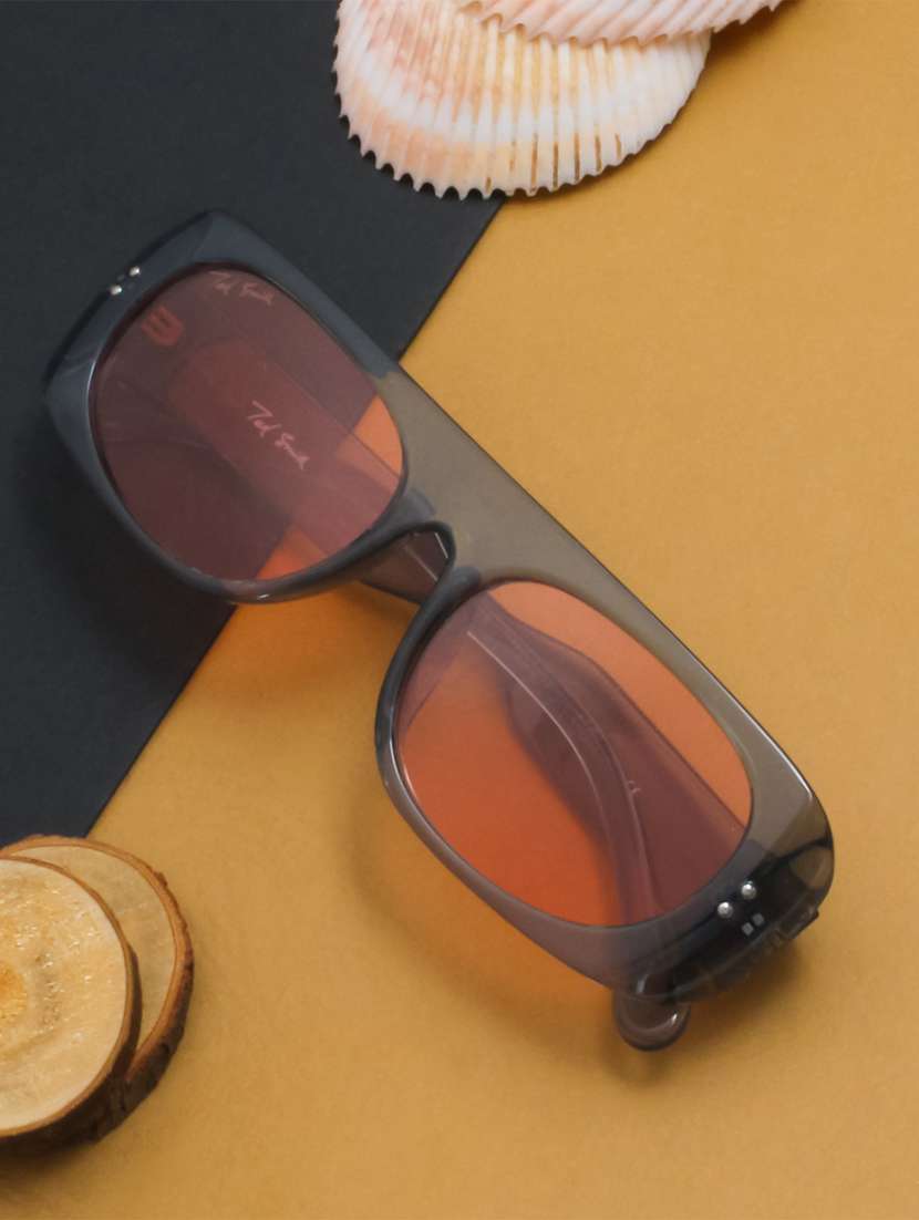 lyon square in brown sunglasses 