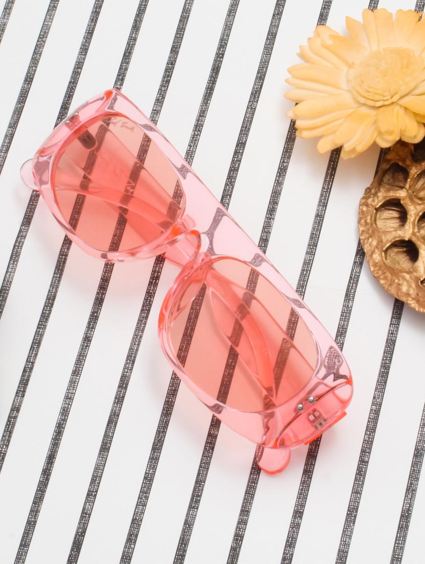 lyon square in brown sunglasses - 18462466 - Zoom Image - 0