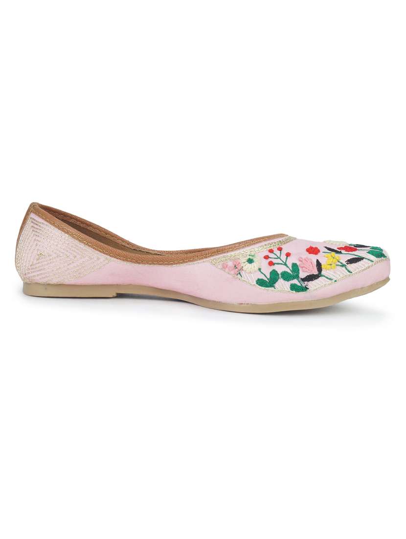women peach embroidered ethnic juttis - 18463278 -  Standard Image - 2