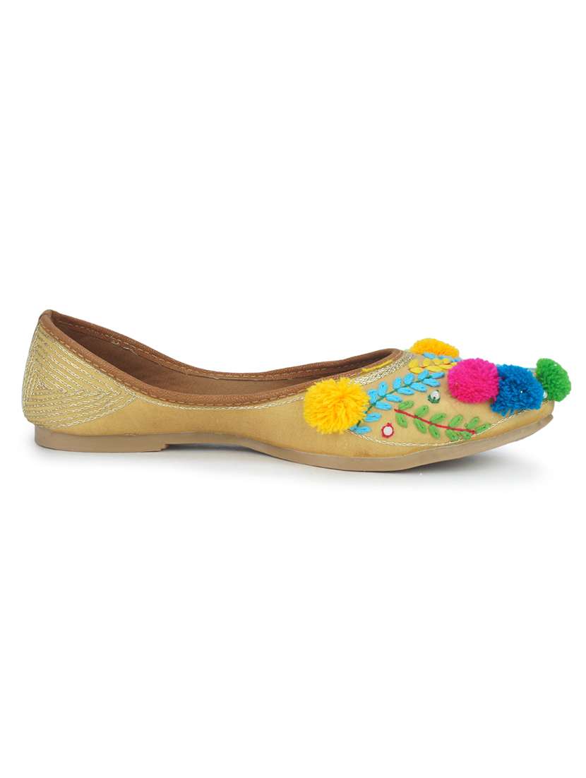 women beige embroidered ethnic juttis - 18463282 -  Standard Image - 2