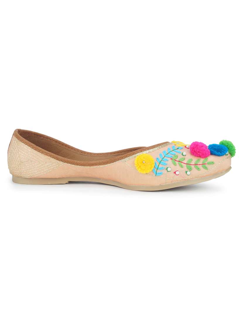 women embroidered ethnic juttis - 18463286 -  Standard Image - 2