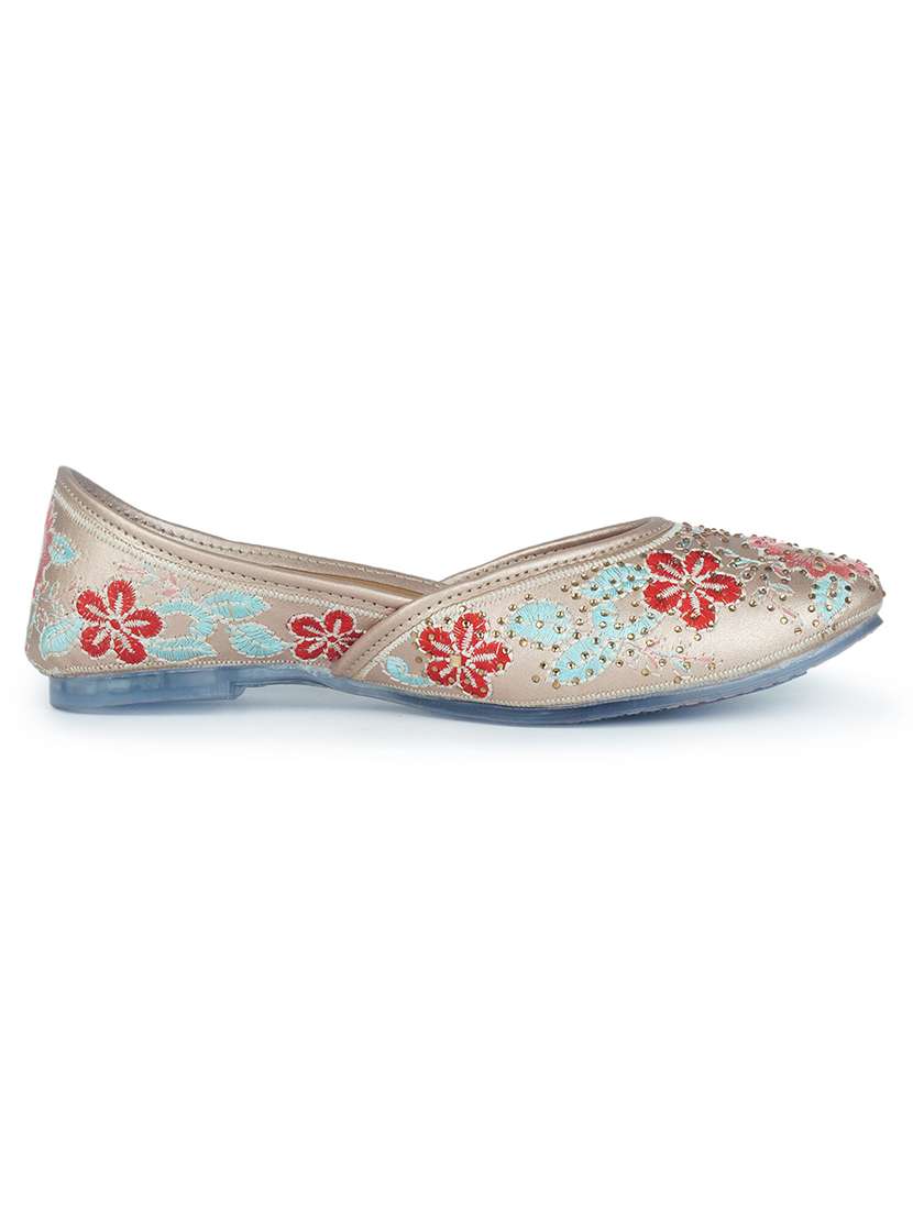 women embellished ethnic juttis - 18463416 - Standard Image - 2