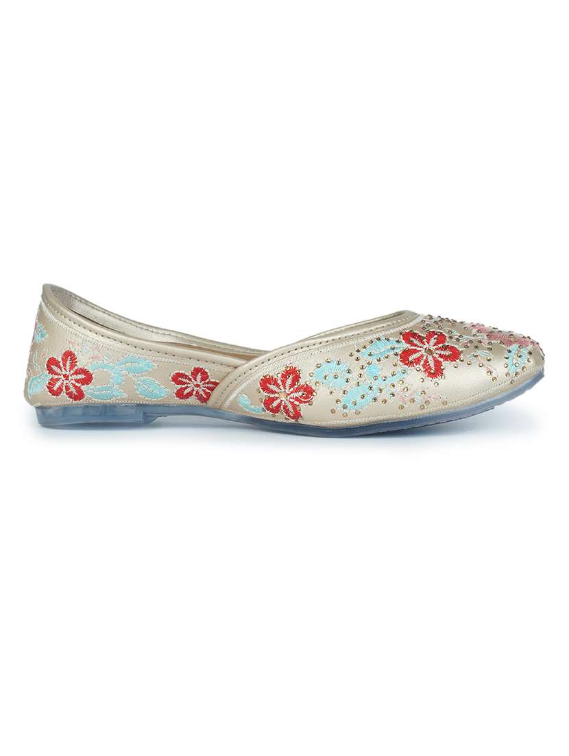 women embellished ethnic juttis - 18463417 - Standard Image - 2