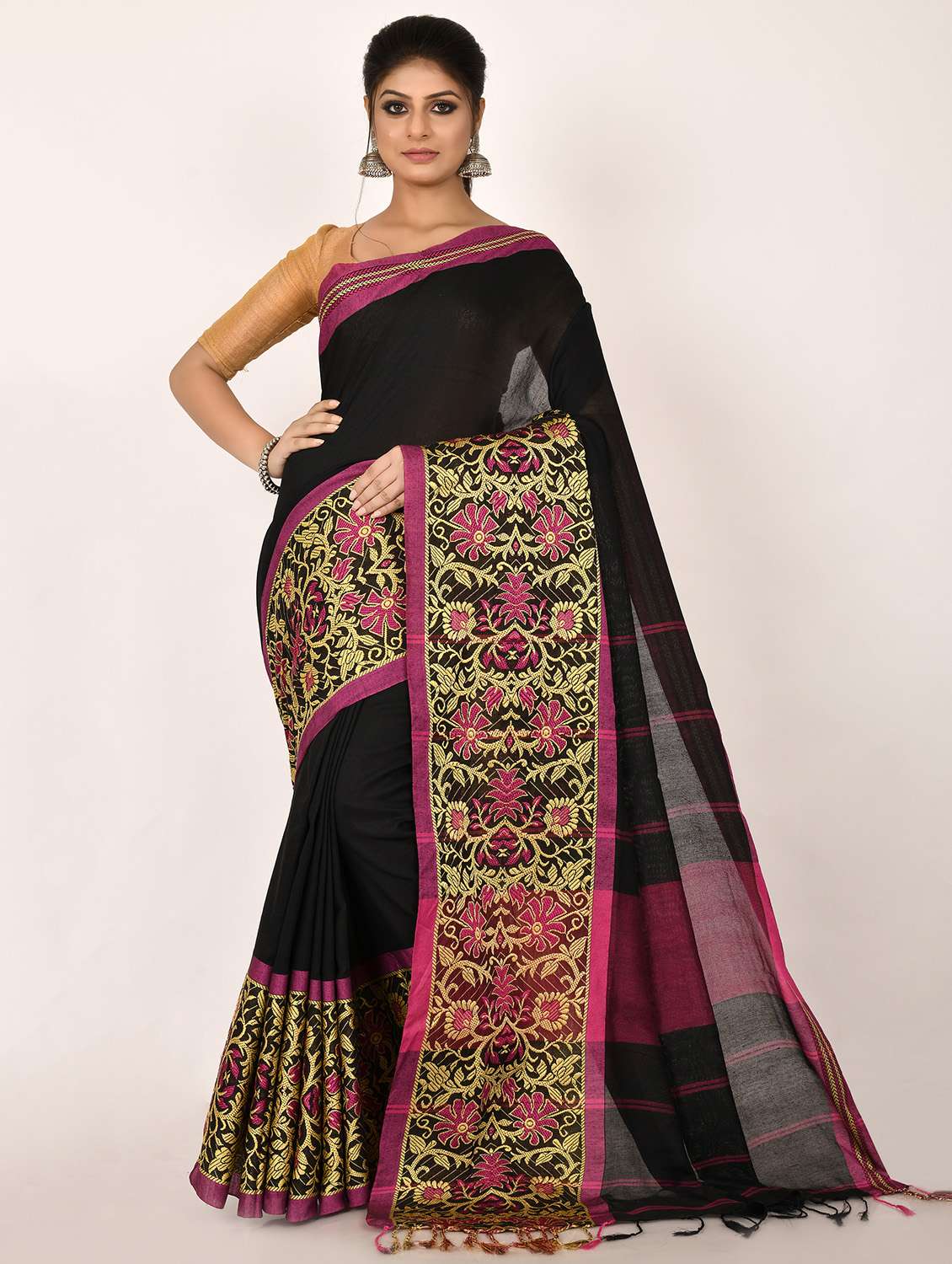 tassel detailed handloom saree with blouse
