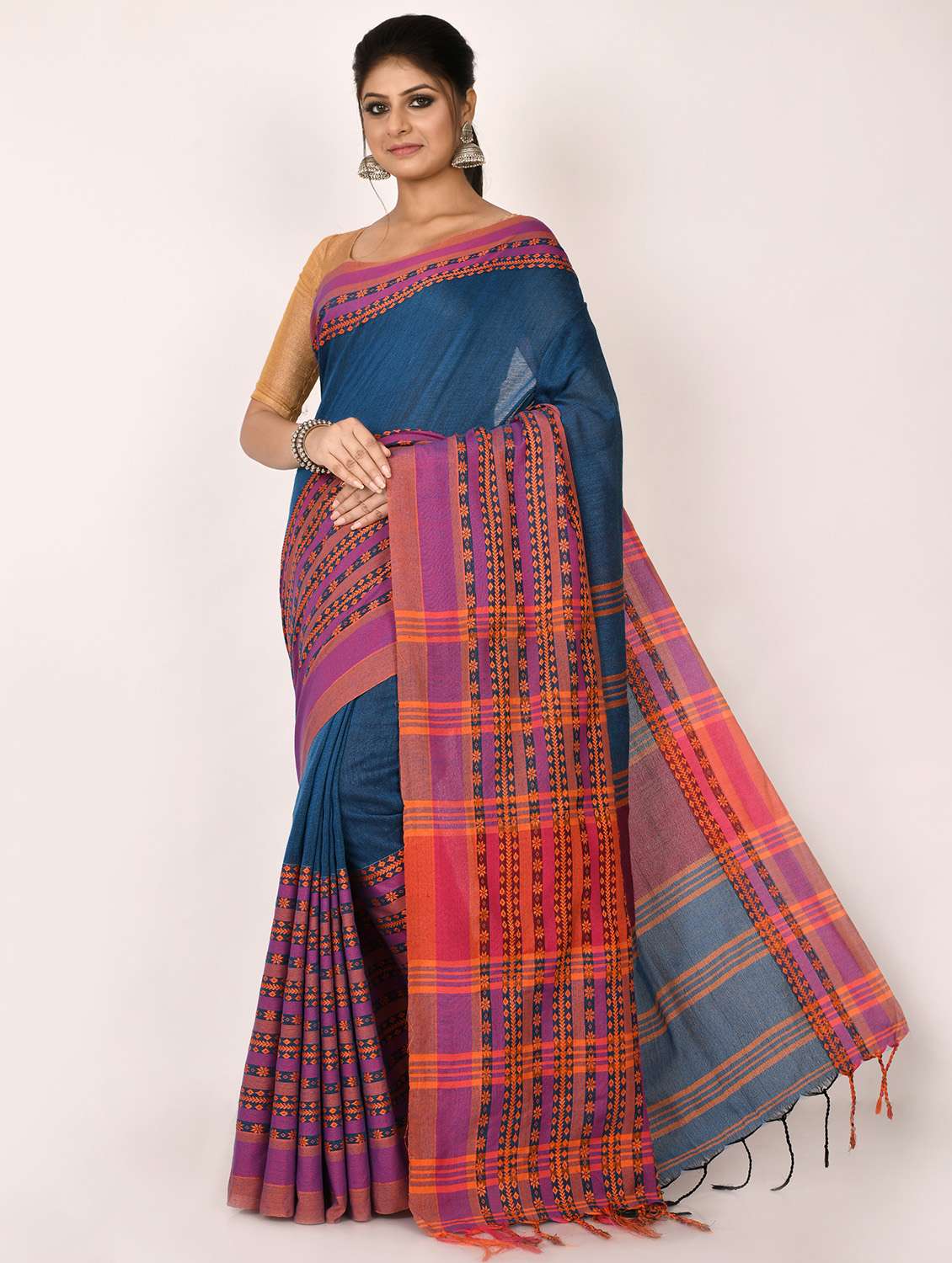 tassel detailed handloom saree  with blouse